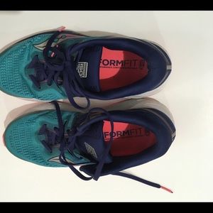 Saucony ISO series Formfit shoe